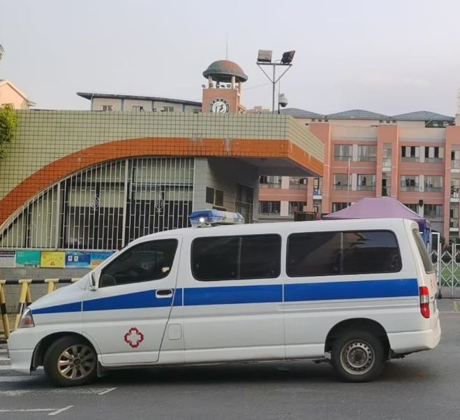 淮南救护车出租护送骨折病人一公里多少钱